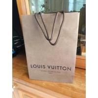 ราคา ถุงกระดาษ LV แท้ 100% มือ 2 (8883885532)