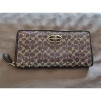 ราคา กระเป๋าสตางค์ใบยาว ซิปรอบ coach แท้ สีม่วง มือสอง มีตำหนิยาวแนวลอกบางจุด (21175832527)