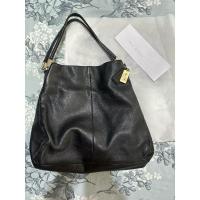 ราคา กระเป๋า Coach แท้ ราคา 2,750 บาท หนังแท้ทั้งใบ ใหม่มาก สีดำใบใหญ่ จุของได้เยอะมาก มีถุงผ้าสีขาวตามภาพ (27357676760)