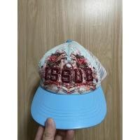 ราคา (มือสองissue) หมวกแก๊ป มีตำหนิตรงปีกหมวกด้านเล็กน้อย เวลาใส่มองไม่เห็น (8363889810)