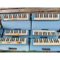 ราคา เมโลเดี้ยน Melodian Yamaha P-32D สีฟ้า มือสอง เครื่องมีSticker/รอย/ตัวล็อกกล่องหัก(มีสายรัดแถมให้) ไม่มีสายเป่า (4067874029)