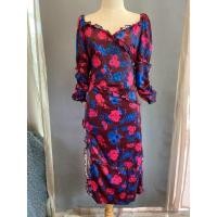 ราคา เดรสยาวผ่าหน้า งานผ้ามันป้ายkira มือ1ไซส์ L (3960892053)