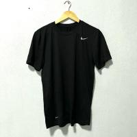 ราคา เสื้อกีฬามือสอง NIKE สีดำ แท้ (29839262492)