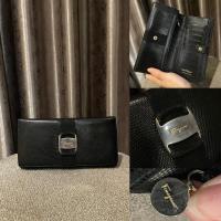 ราคา กระเป๋าตังค์ใบยาวของแท้ Salvatore Ferragamo Vara Bifold Long Wallet Black Leather•Made in Italy มือสอง (24529321150)