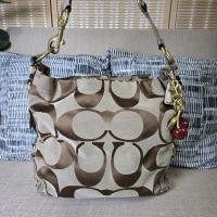 ราคา Coach แท้ รุ่น Carly ทรงตามหา (size Large) ใบใหญ่ ใช้ใส่คอม ใส่ ipad ได้ค่ะ ทรงนี้ไม่ค่อยมีใบใหญ่มานะคะ คุ้มสุดๆ (29424733194)