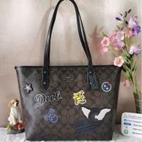 ราคา COACH F11800 CITY ZIP TOTE IN SIGNATURE COATED CANVAS WITH VARSITY PATCHES COLOR: BLACK ANTIQUE NICKEL/BROWN/BLACK (6243795042)