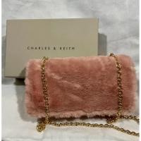 ราคา Charles&Keith สะพายข้าง มือสอง (27790489739)