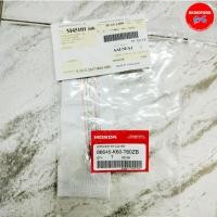 ราคา สติ๊กเกอร์ติดฝาครอบไฟหน้าด้านขวา รถสีแดง-ดำ รหัส 86645-K60-T60ZB สำหรับรถรุ่น HONDA CLICK125I ปี 2017 อะไหล่แท้เบิกศูนย์ (18389947535)