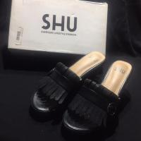 ราคา [USED] SHU - รองเท้า เปิดส้น ส้นตึก ส้นเตารีด หนังแท้ สีดำ Size 38 (9743995724)