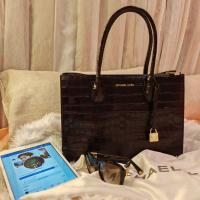 ราคา กระเป๋า งานshop Michael Kors Purple Croc Embossed Leather Mercer Tote (29609015784)