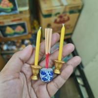 ราคา ธูปเทียนจิ๋ว สูงประมาณ 3 นิ้ว / 1 ชุดมี เทียน 2 เล่ม + ธูป 1 กระถาง (17198056650)