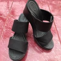 ราคา Crocs Leigh ll 2-strap wedge. W6 (1031531052)
