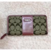 ราคา Coach กระเป๋าสตางค์ใบยาว แบบซิปรอบ ลายโลโก้coach+หนังสีชมพู ของเเท้ 100% มือสองสภาพดี ราคาถูก คุ้มราคา (2022261158)