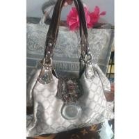 ราคา กระเป๋าทรงถือขึ้นไหล่versaceหนังสลับผ้าร่มทอลายสีน้ำตาลครีมมือสอง (25421730631)