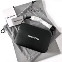 ราคา [ส่งฟรี] New Balenciaga Camera S Bag (22248492484)