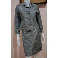 ราคา ชุดเซ็ทผ้าไหมแท้ มือสอง สีเทา เสื้ออก 34-35 เอว 32 ยาว 19 + กระโปรงเอว 30 สะโพก 40 ยาว 19 สวยมากค่ะ (44324180964)