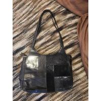 ราคา กระเป๋า​สะพาย​ มือสอง​ วินเทจ สภาพดี (21339870765)