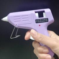 ราคา ปืนยิงกาว ปืนยิงกาวไฟฟ้า (20W) 220V ปืนกาว ปืนยิงกาวร้อน ปืนกาวแท่ง DIY คละสี จำนวน 1 ชิ้น (41303503455)