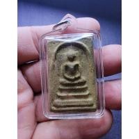 ราคา พระสมเด็จหลวงพ่อแดง​ วัดเขาบันไดอิฐ​ เนื้อเหลือง​ ปี​ 2513 (42622465738)
