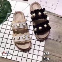 ราคา รองเท้าสวม Style Dior ทำจากหนังนิ่ม หน้าคาด พื้นเปน pu นิ่มเว่อร์ ใส่สบายมาก สวมใส่ง่าย ประดับด้วยอะไหล่ดูหรูหรา (2606941383)