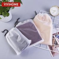 ราคา ⚡️พร้อมส่ง⚡️ ถุงพลาสติกมีหูรูด ใช้ใส่ของ ใส่รองเท้า กันน้ำ กันฝุ่น จัดระเบียบ ไม่มีลาย/มี4ขนาด (27385601403)