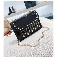 ราคา กระเป๋าแฟชั่น หนังแก้ว สีดำ ประดับตุ้งติ้งโลหะสีทอง ฟรุ้งฟริ้ง (1056390228)