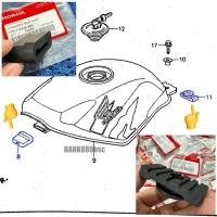 ราคา ยางรองถังน้ำมันหน้า + หลัง LS125 แอลเอส (ของแท้ 100% เบิกศูนย์) [17517-KW6-960] [17614-KBA-900] (28430605923)