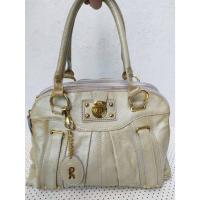 ราคา Roberta di Camerino กระเป๋าถือใบเก๋แบรนด์จากอิตาลี เป็นหนังสีเลื่อม ทรงออกแนววินเทจ ซับในสวยสะอาด พร้อมใช้งานค่ะ (29121645763)