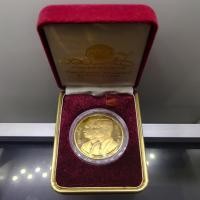 ราคา เหรียญเฉลิมพระเกียรติ 2 พระองค์มหาราช ร.5 ร.9 เนื้อทองแดงชุบทองขัดเงา ที่ระลึก 100 ปี กรมชลประทาน ปี 2545 พร้อมกล่องเดิม (26004299289)