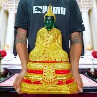 ราคา NMT8 พระแก้วมรกต ทรงเครื่องฤดูหนาว หน้าตัก9นิ้ว เรซิ่นสีแก้วใสปิดทองประดับเพชรงดงาม องค์ใหญ่มาก (22249336551)