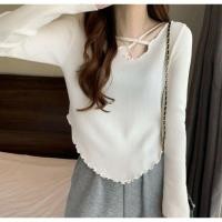 ราคา เสื้อไหมพรมสีขาวคอวี แขนยาว คาดอกเก๋ๆ vogue (24276185095)