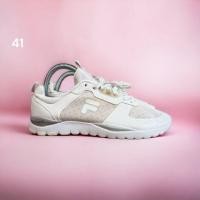 ราคา รองเท้าผ้าใบ Fila White ไซส์ 41 (42905735324)