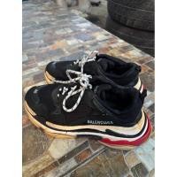 ราคา BALENCIAGA Triple S แท้ มือสอง (27577558165)