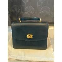 ราคา Coach แท้ จาก Shop กระเป๋าสะพาย มือ 2 Used ของแท้ พร้อมส่ง สภาพดี แต่มีรอยตำหนิภายในกระเป๋า ไม่มีผลต่อการใช้งาน (25766505657)