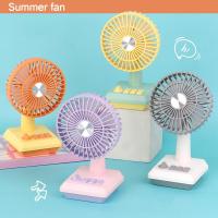 ราคา [พร้อมส่ง]พัดลมตั้งโต๊ะ พัดลมพกพา พัดลมตั้งโต๊ะ ขนาดเล็ก ลายการ์ตูนน่ารัก สีสันสดใส (24477899363)