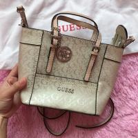 ราคา กระเป๋า GUESS DELANEY MINI ของแท้ 100% (9944478559)