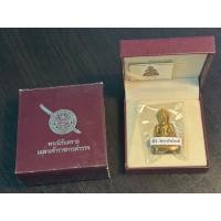 ราคา พระนิรันตราย กรมตำรวจ วัดบวรนิเวศวิหาร ปี 2555 เนื้อสัมฤทธิ์ หมายเลข ตร 207435 พร้อมกล่องเดิม (25743169738)
