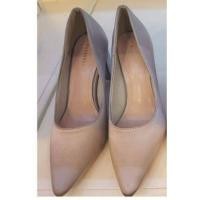 ราคา Shuberry รองเท้าแฟชั่นส้นสูงรองเท้าทำงาน สีเทา เบอร์ 40 (317192127)