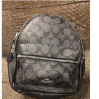 ราคา F58315 โคช Coach mini back pack สีดำเทา ลายซี ของแท้ จาก USA พร้อมส่ง (2319859980)