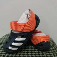 ราคา รองเท้า Adidas มือสองของแท้ ขนาดเท้ายาว 19 cm (8715195891)