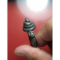 ราคา แหวนโบราณรูปงู(พญานาค) เนื้อสำริดเงิน อายุหลายร้อยปี ยุคลพบุรี สภาพสวยสมบูรณ์ เป็นเครื่องรางของคนโบ (26522558279)