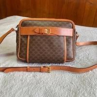 ราคา Vintage Celine box crossbody bag ของแท้ เซลีน ซีลีน กระเป๋ามือสอง แบรนด์เนม (16328743133)