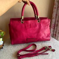 ราคา Marc by Marc jacobs แท้ ช้อปปิ้งทรงทำงาน หนังแท้ทั้งใบ สายยาวเดิม มีร่องรอยใช้งานมือสอง 14 กว้าง 5 สูง 8.5 นิ้ว 550 บาท (26884300449)