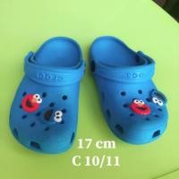 ราคา รองเท้าเด็ก crocs พื้นเต็ม ใหม่ C10/11 (17 ซม.) สีฟ้า มือสอง (2273857525)