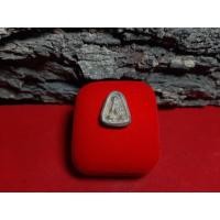 ราคา .พระปิดตาหลวงพ่อแก้ว วัดเครือวัลย์ พิมพ์หลังเรียบ ราชาแห่งพระปิดตา ของเก่าหายาก ผ่านการปลุกเสก เก่าขลัง พร้อมกล่องใส่พระ (9129287566)