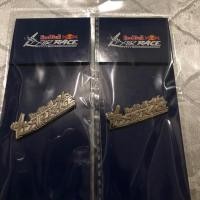 ราคา เข็มกลัดหมุดหมวกกระทิงแดง (42507177469)