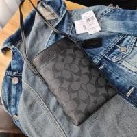 ราคา COACH HUDSON PHONE LANYARD IN SIGNATURE CANVAS (29118761559)