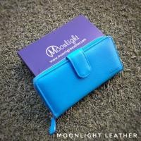 ราคา กระเป๋าสตางค์ผู้หญิง ใบยาวสวยงาม สีฟ้า ทำจากหนังวัวแท้แสนนุ่ม ทนทาน โดนน้ำได้ ไม่ลอกร่อน พร้อมกล่องแบรนด์แท้ Moonlight (933289919)