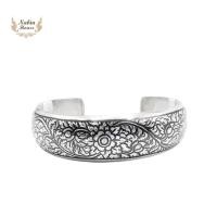 ราคา กำไลถมเงินแท้ตัว C ลายดอกไม้ (24809343343)