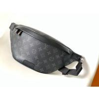 ราคา LOUIS VUITTON Discovery กระเป๋าคาดเอวแบบสะพายข้าง ผ้าแคนวาสเคลือบ แต่งขอบหนังวัว M46035 699 (26383934168)